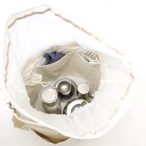 5 pockets inside