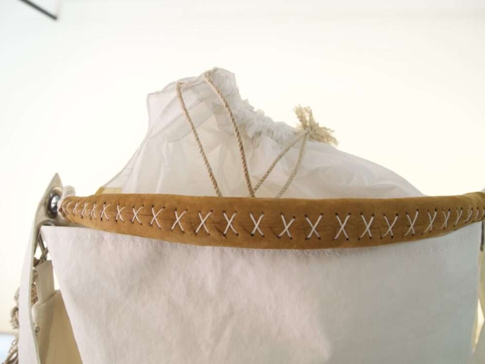 Waka manico in cotone e pelle staccabile. Chiusura inn spinnaker con drizza scorrevole