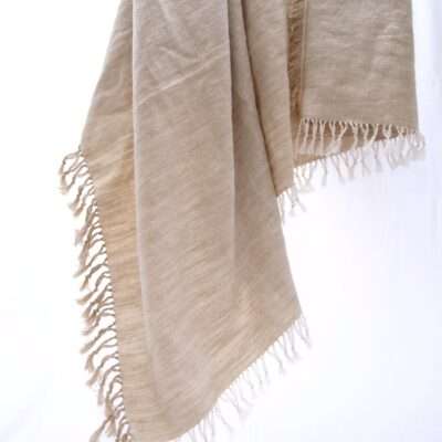 stola con frange in canapa e sorona, tessuti naturali innovativi
