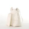 La shopping ha una pochette con moschettone