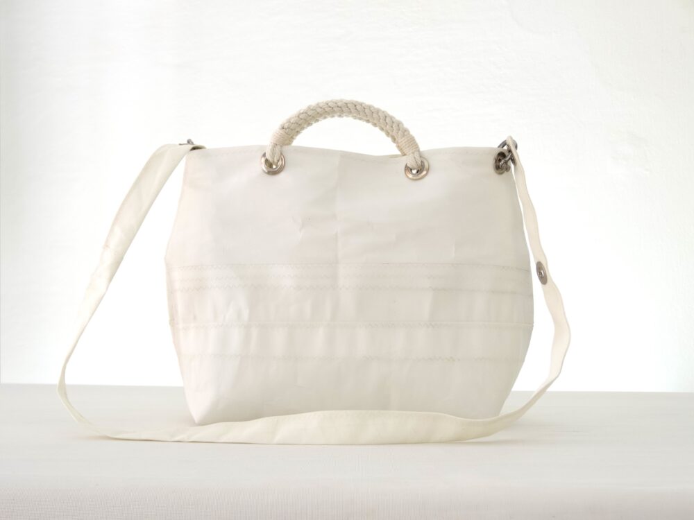 Shopping in vela, leggera e lavabile