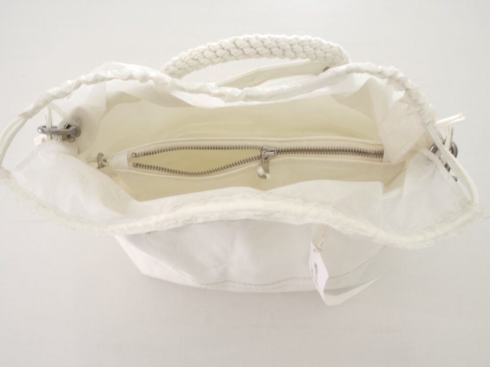 Pochette , staccabile, con zip all'interno della shopping