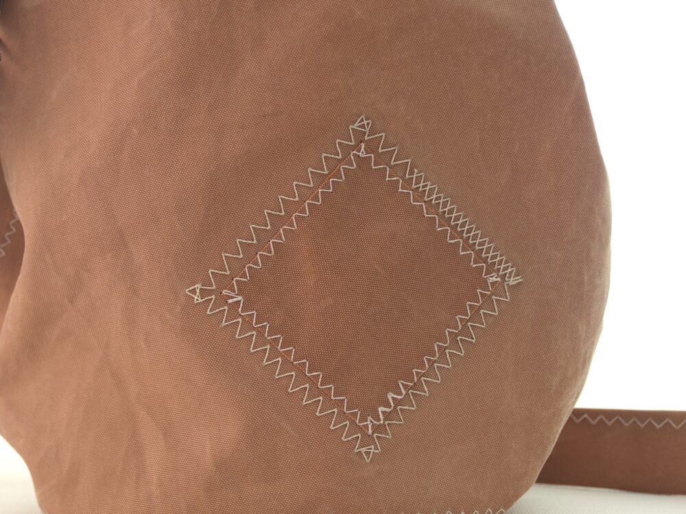 secchiellino in vela tanbark con riparazione originale del velaio